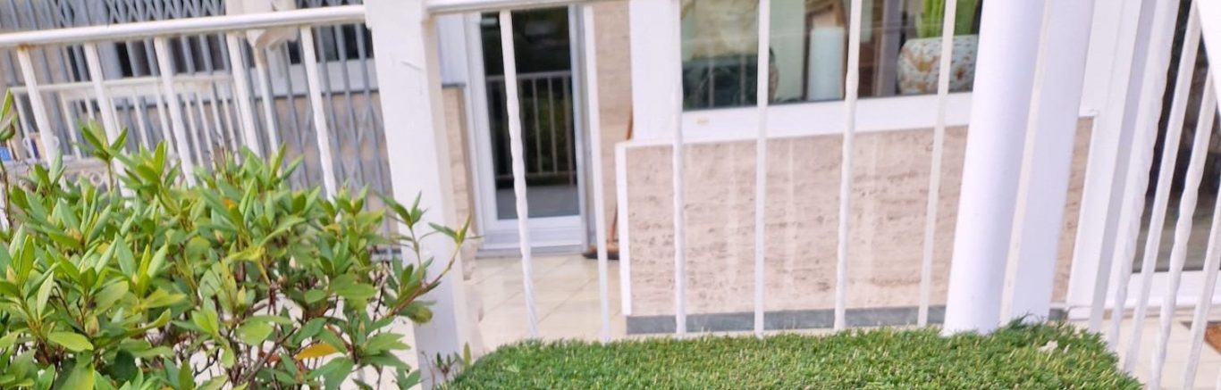 Terrassenbau Hilden – Formschnitt Taxus Terrassenbau und Formschnitt in Hilden – Taxus vor der Terrasse