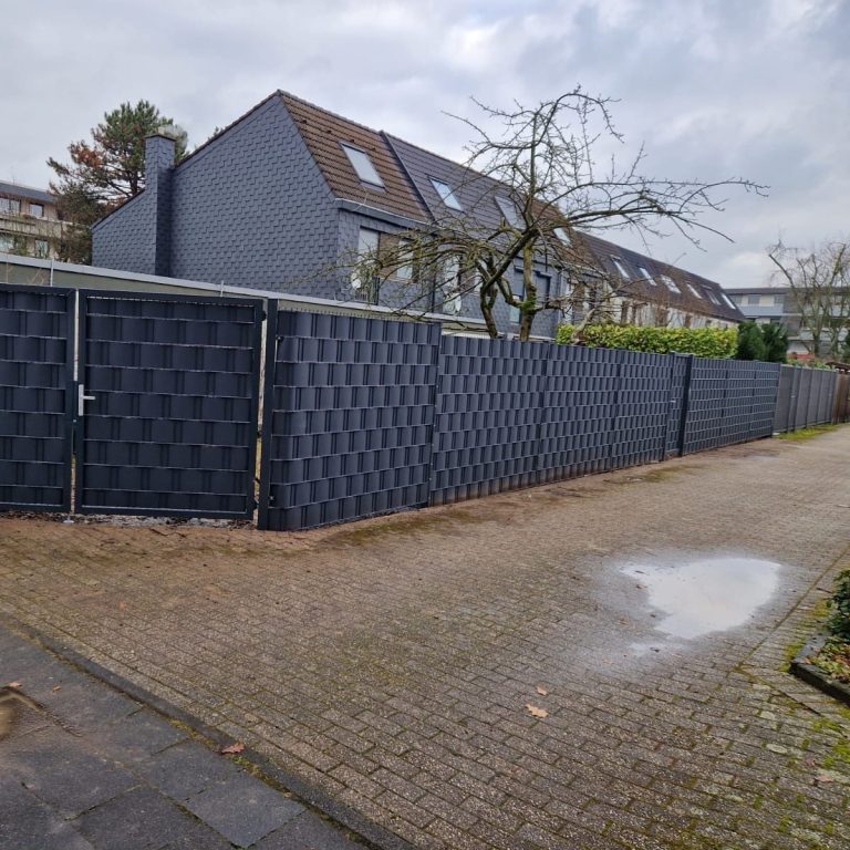 Zaunbau Haan – Sichtschutz mit Toranlage Zaunbau Haan – anthrazitfarbener Sichtschutzzaun mit Doppeltor